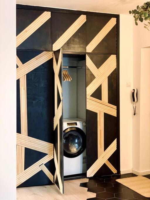 Heart Of The City - Modern Studio With Balcony Apartment Bucharest Exterior photo