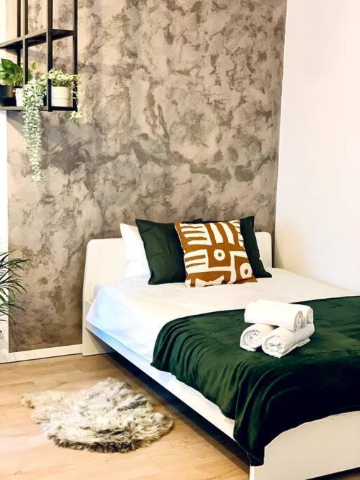 Heart Of The City - Modern Studio With Balcony Apartment Bucharest Exterior photo