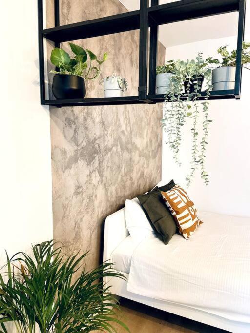 Heart Of The City - Modern Studio With Balcony Apartment Bucharest Exterior photo